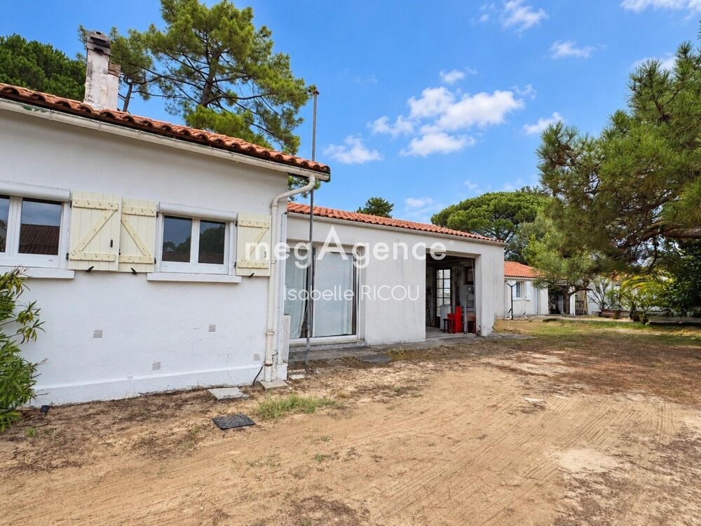 SAINT-TROJAN-LES-BAINS  MAISON DE PLAIN-PIED  3 CHAMBRES  TERRAIN DE 851 M²  GARAGES ET DÉPENDANCES