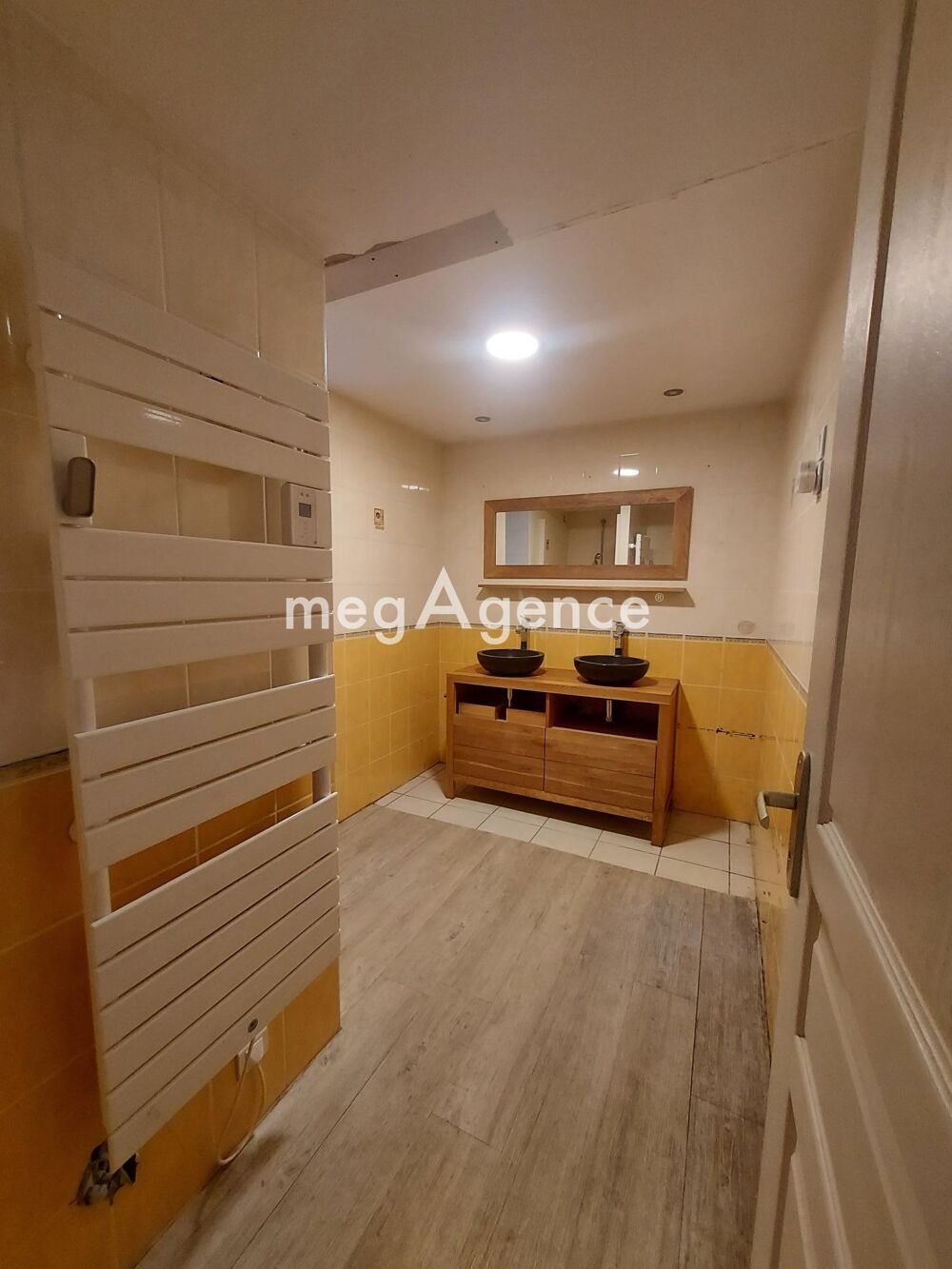 Vente Maison ERNÉE – Maison  d'environ 90 m² avec terrain de 500 m² et grand garage Ernee