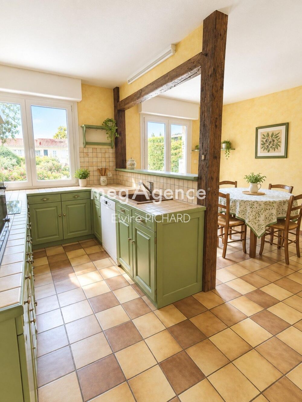 RARE SUR CHOLET (PSB) ! Plain-pied de 100 m² avec garage, hangar et jardin clos.