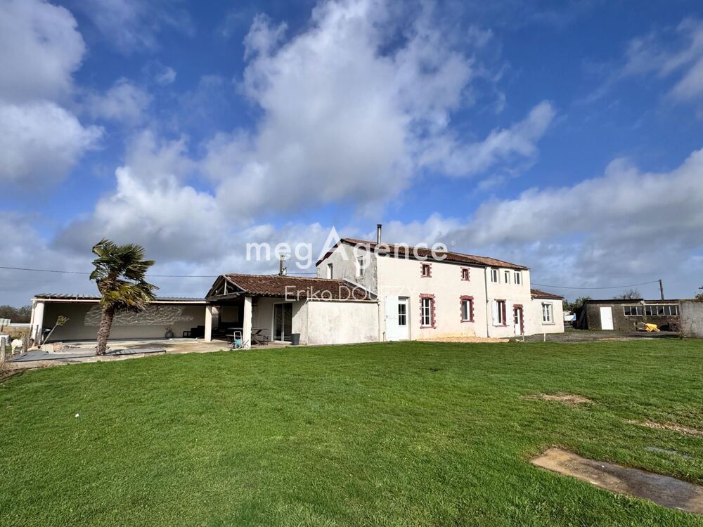 Vente Maison Longère en campagne 5 chambres, étang, piscine, dépendances Saint-pierre-des-echaubrognes