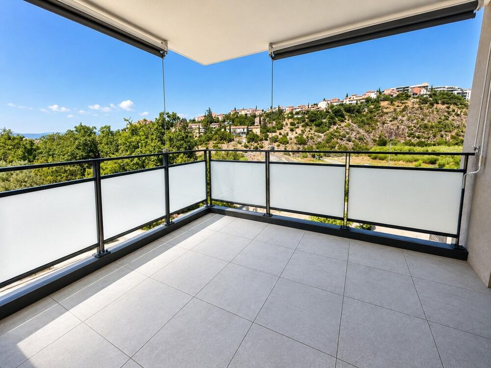 A VENDRE : T2 de 56m² avec terrasse et garage - SAINT-RAPHAEL - Valescure