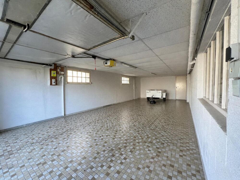 Spacieuse maison avec garage et dépendance pour camping-car !