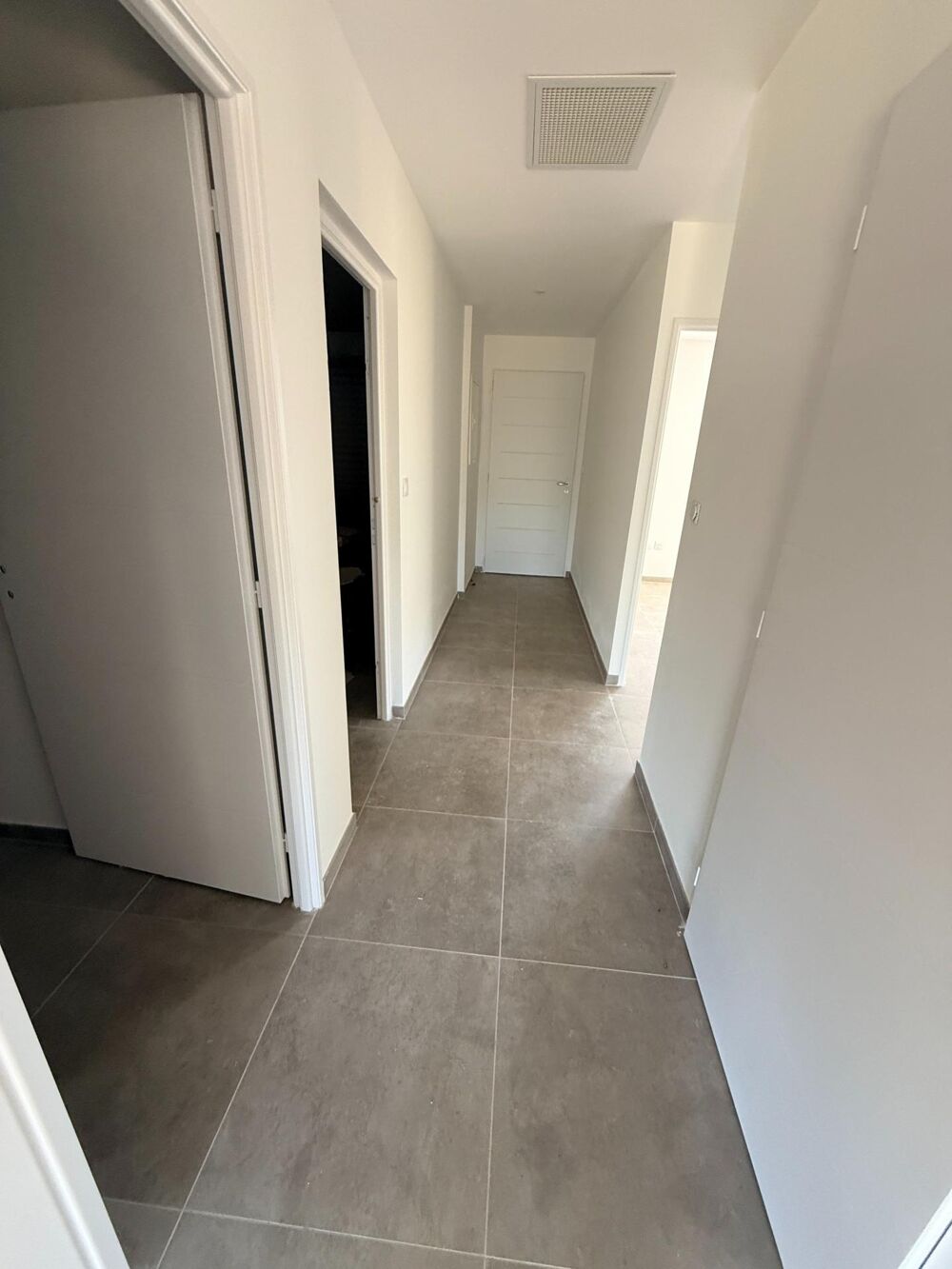 Villa neuve 75 M2, 2 chambres, sur 309 M2, piscine