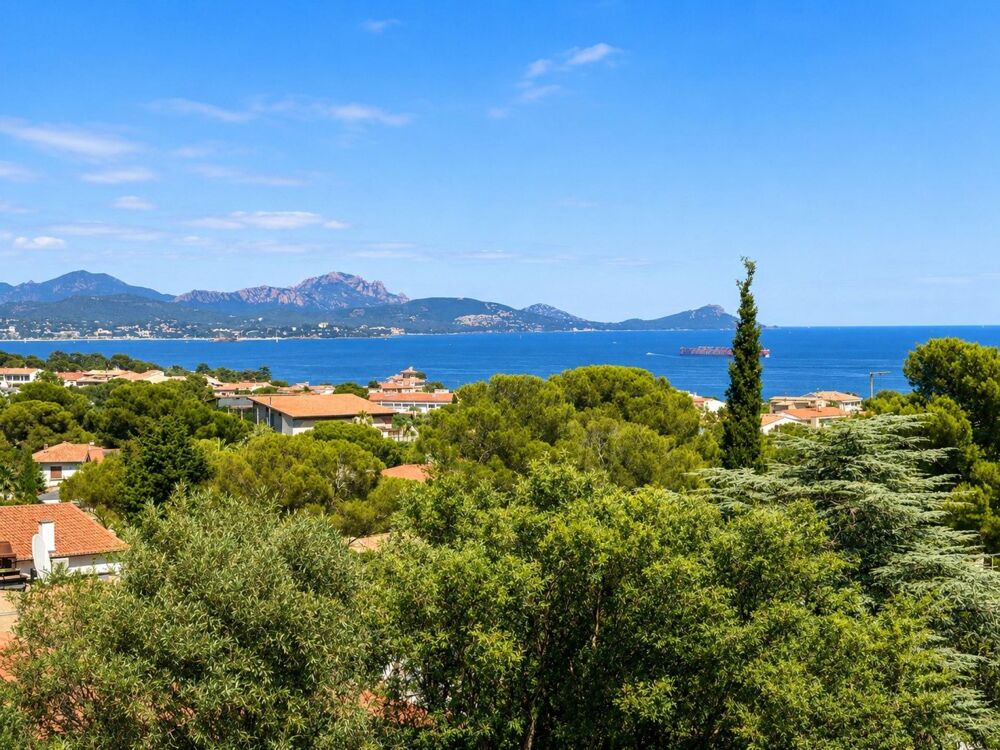 Vente Appartement À VENDRE : SPACIEUX 2 PIÈCES DE 67 m² AU DERNIER ÉTAGE AVEC VUE MER : SAINT-AYGULF - 83370 Frejus