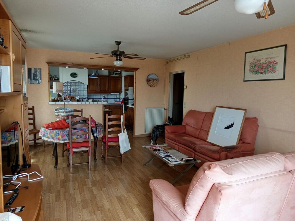 Appartement très lumineux situé dans un secteur calme avec toutes commodités