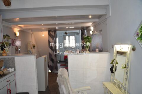 Local Commercial à Louer  46m²  2 pièces + sanitaire - Douche/Cuisine - Pointe à Pitre 900 97110 Pointe-a-pitre