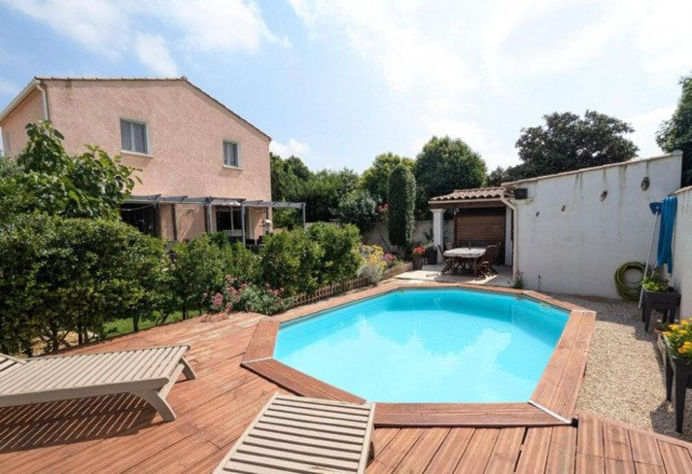 Maison familiale 5 pièces de 125 m² à REDESSAN  DPE A/A Terrain 643 m² avec piscine