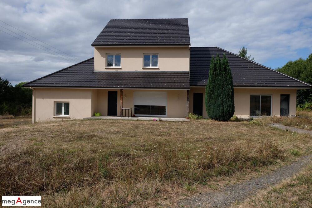 Vente Immeuble Propriété comprenant trois constructions sur 11 778 m² Saint-germain-les-vergnes