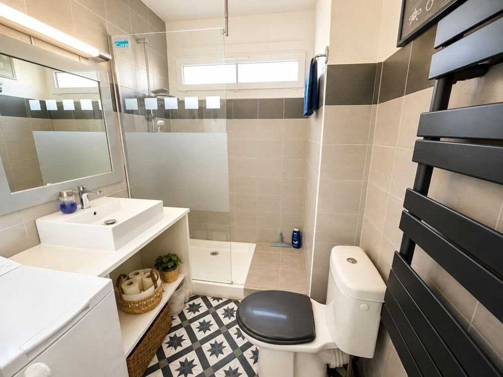Vente Appartement À VENDRE – PORT-FRÉJUS – 35 m² – À 350 M DE LA PLAGE – CAVE – PARKING Frejus