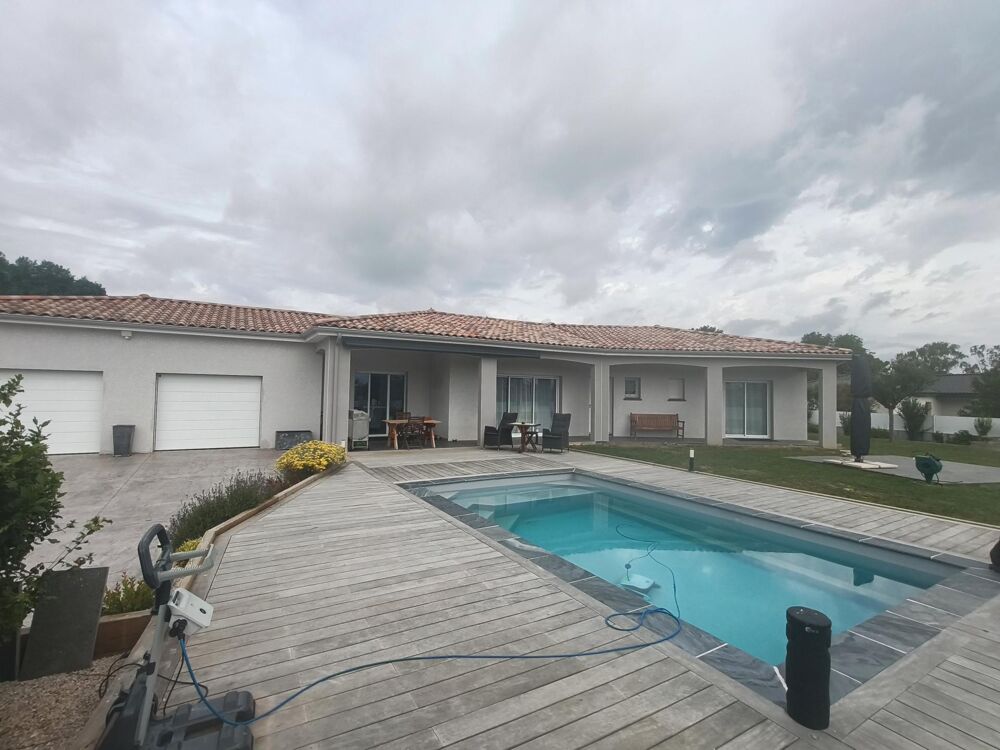 Muret , villa T4 de 124,84m² sur une parcelle de 1159m²avec piscine et double garage.