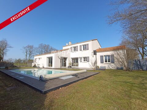   6 Pi�ces, 147 m2, 4 chambres, piscine, VENANSAULT Maison - 6 pi�ce(s) - 147 m�