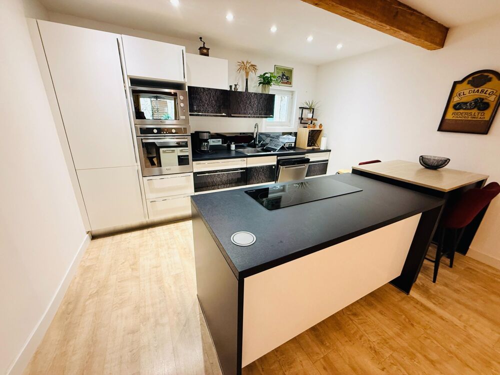 Maison de ville rénovée, 3 chambres, grand garage