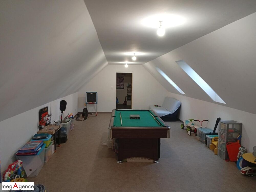 Maison rénovée 3 chambres garage sur 3482 m² clos.