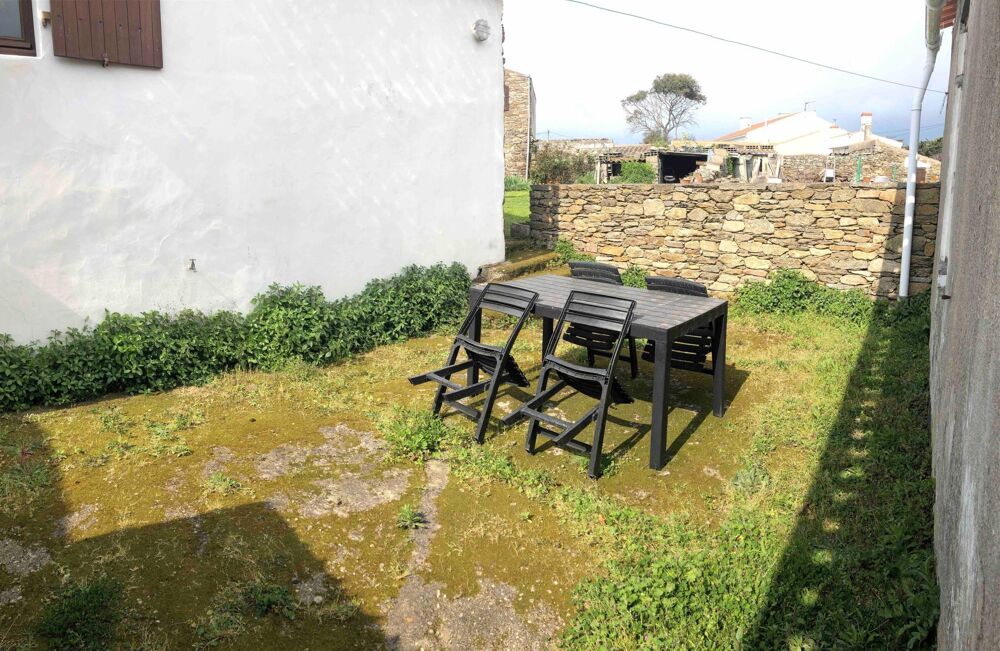 Maison de village à Cadouère.