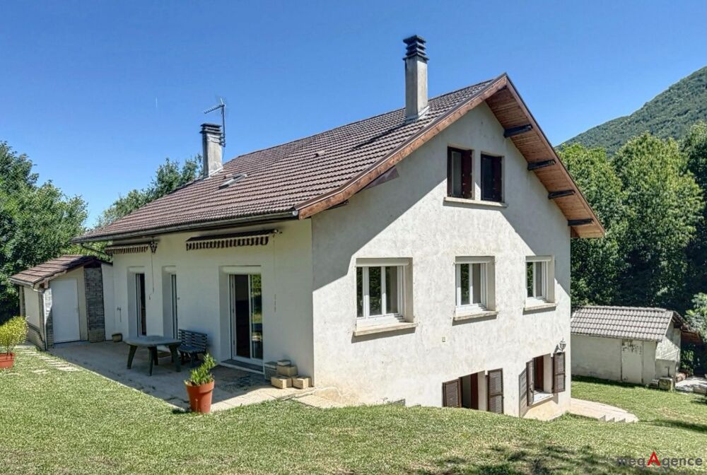 Maison familiale de 221 m² sur 1 800 m² de terrain