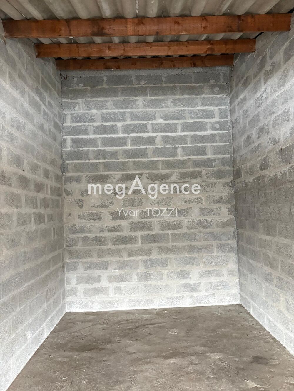 Vente Parking/Garage Garage 17 m2 avec électricité sur les quais de la Chaume Les sables-d'olonne