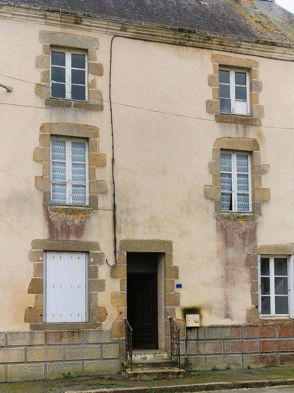 Immeuble 3 niveaux + grenier, idéal projet locatif