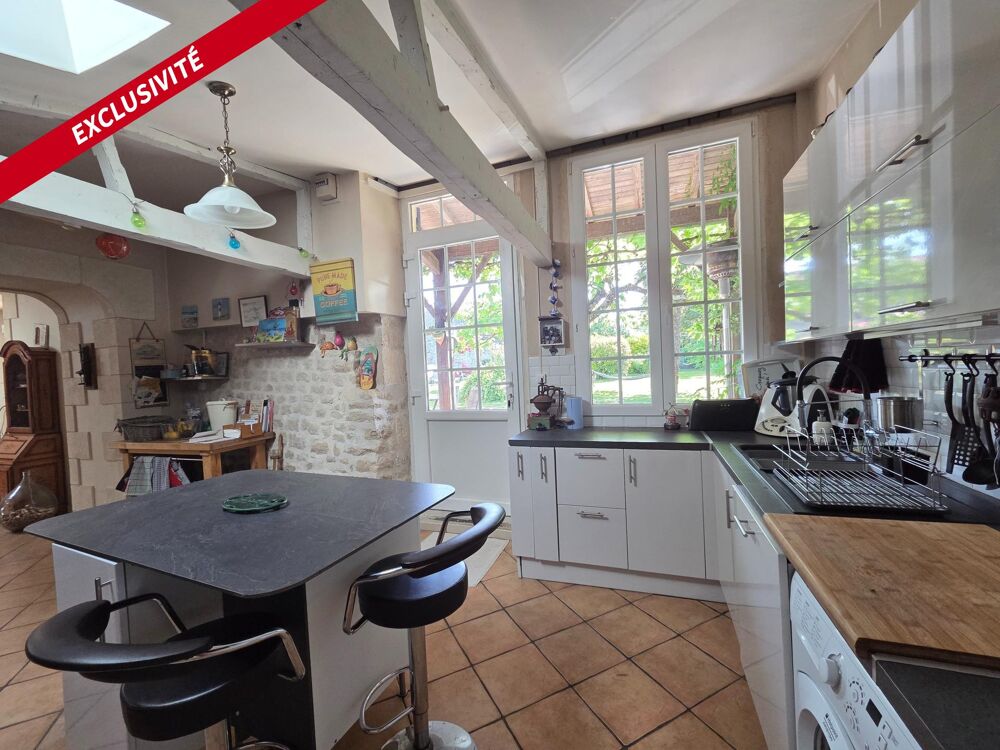 Maison 173 m² avec studio indépendant, piscine et 2 garages - Essouvert 17400