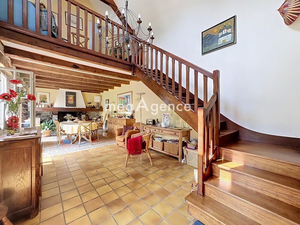 Une élégante maison en pierre au charme intemporel