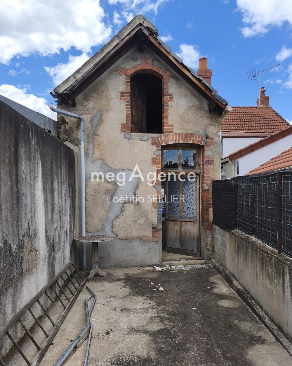 Maison à rénover avec terrasse à Montluçon
