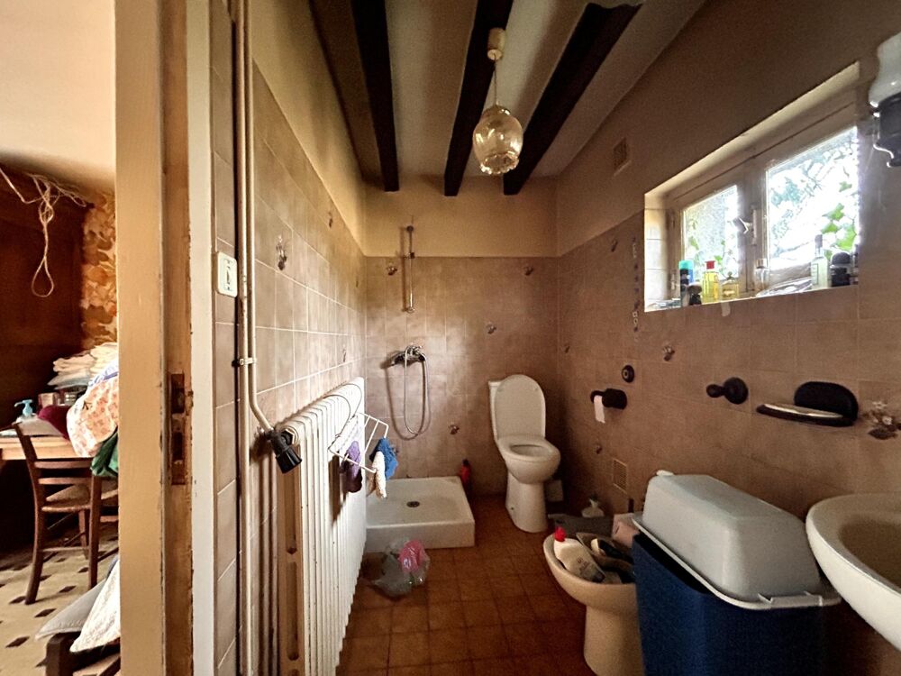 Vente Maison Maison à rénover - implantée sur grand terrain de 4732 m² La chapelle-montmartin