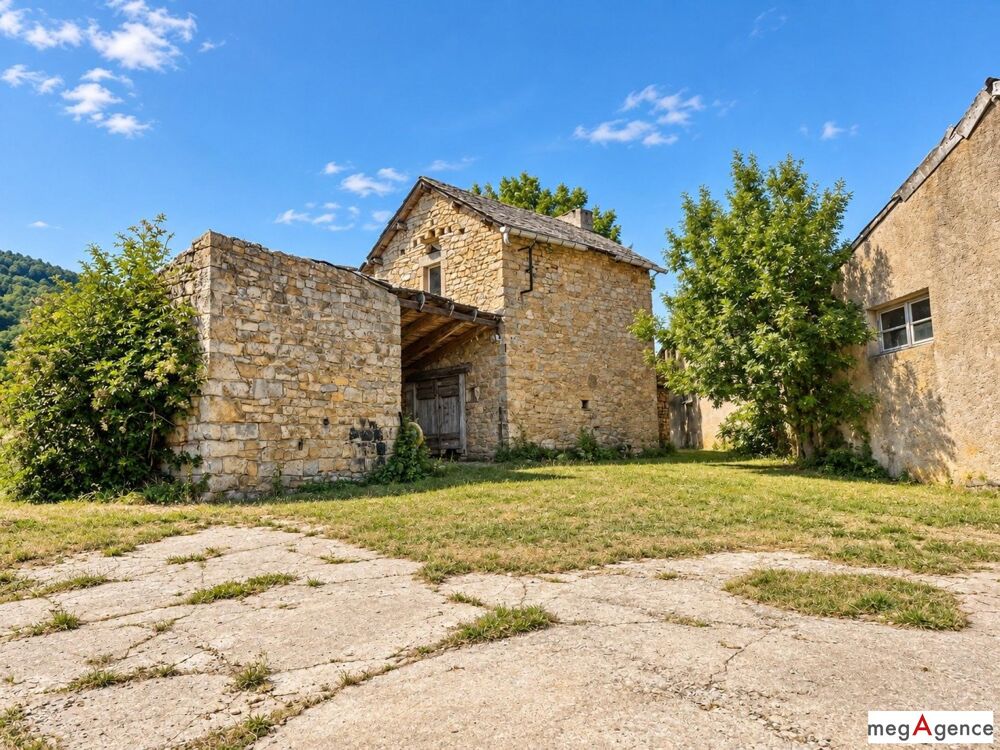 Corps de ferme 1220 m² avec photovoltaïque