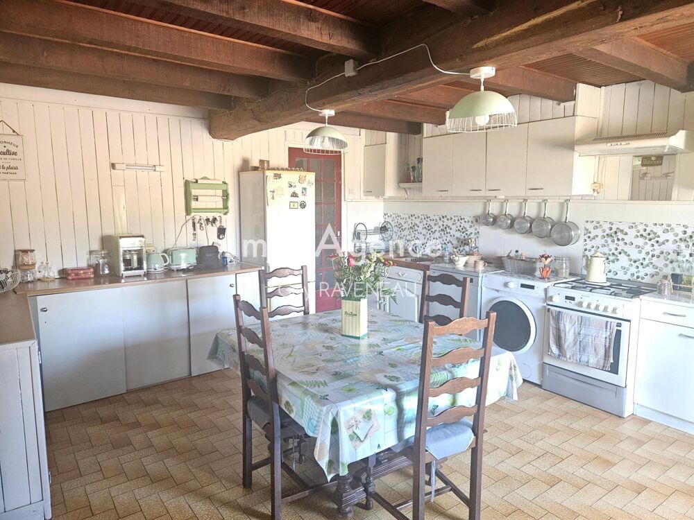 À quelques minutes de Thouars  Maison familiale avec jardin clos, garage et potentiel d'agrandissement