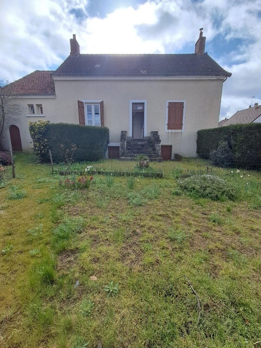 Vente Maison Maison de bourg sur 1000 m2 de terrain avec double garage indépendant Le breil-sur-merize