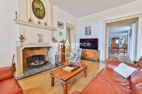   Appartement de prestige dans un château historique près de Saintes, à 40 minutes de la côte Atlantique Appartement - 8 pièce(s) - 220 m²