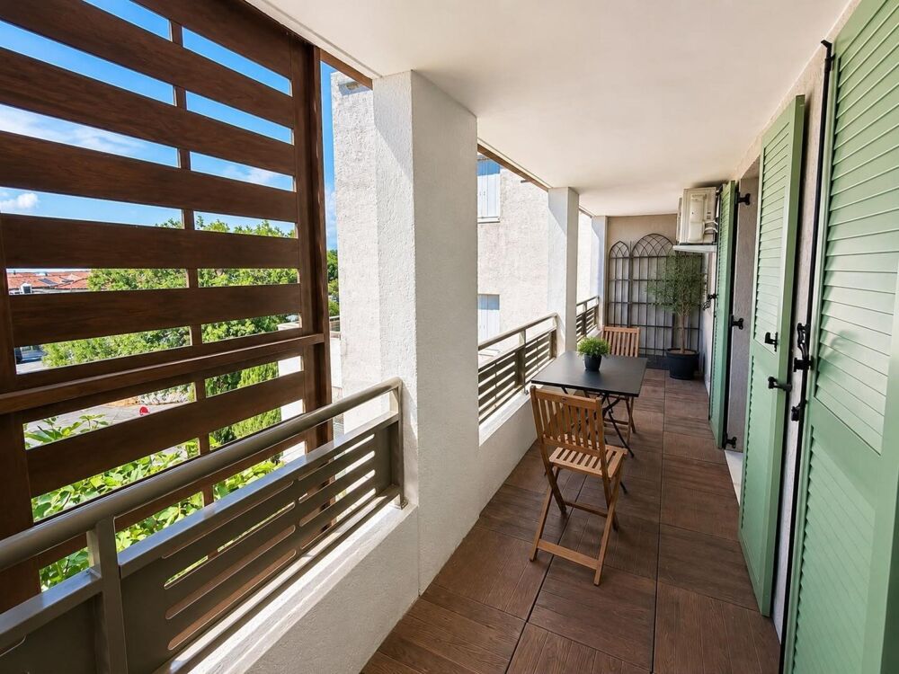 Vente Appartement A VENDRE : FRÉJUS – T2 DE 48 m² ENTIÈREMENT RÉNOVÉ AVEC GRANDE TERRASSE Frejus