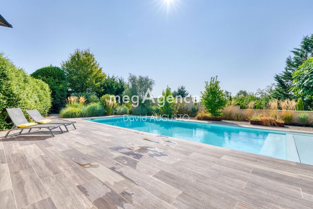 Maison avec vue, cadre naturel, piscine et garage pour 5 voitures