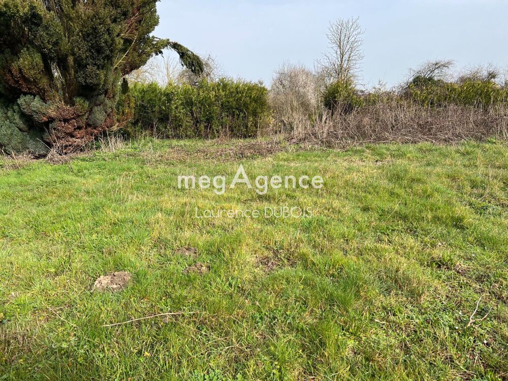 Vente Terrain Terrain à bâtir borné de 919 m2 avec une façade de 25 m, situé dans un village où il fait bon vivre. Bajus