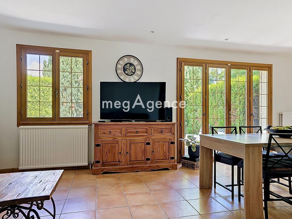 MAISON FAMILIALE SANS TRAVAUX 5 CHAMBRES SOUS SOL ET JARDIN