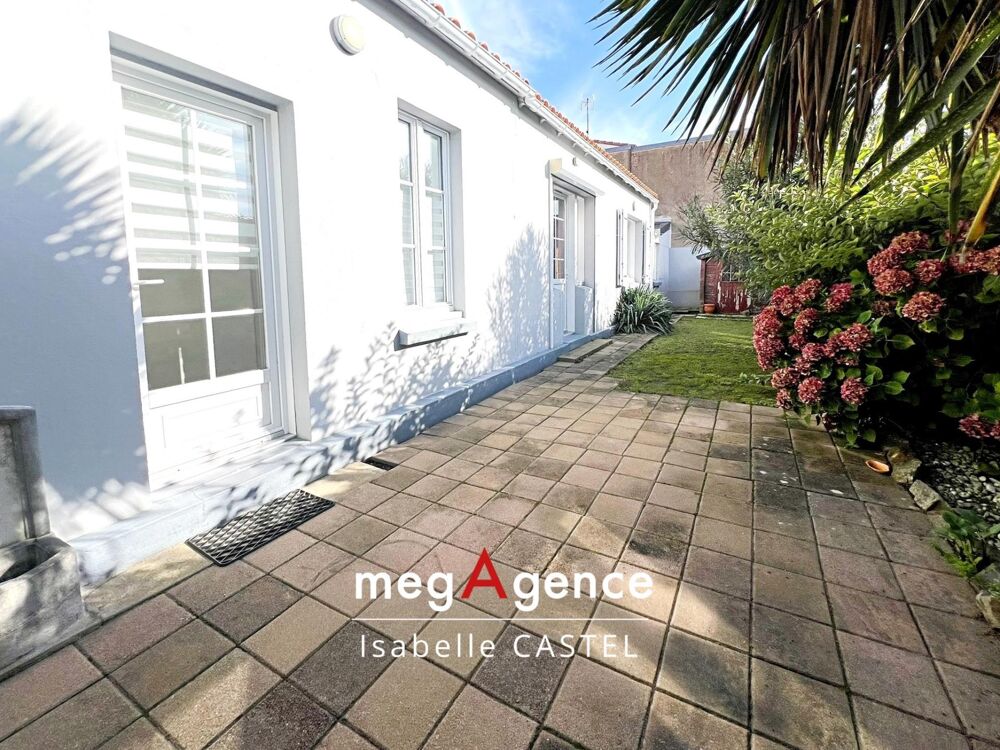 Maison Sablaise pleine de charme avec jardin et garage !