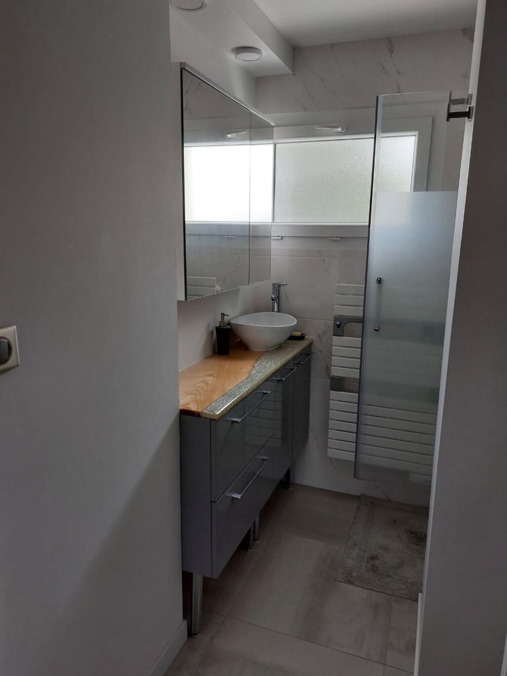 Vente Appartement Toulouse, situé dans le quartier Guilhemery ,appartement T3 renové avec balcon , avec place de parking aérien et une cave Toulouse