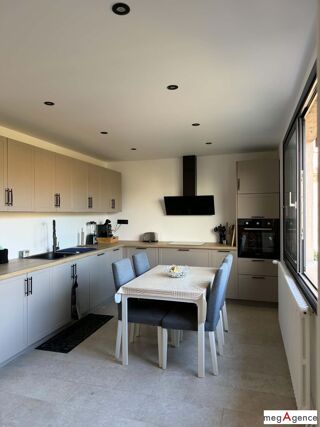 Vente Maison Maison indivuduelle totalement rénovée 3 chambres - Sous sol total - Jardin plat et clos 711 m² - Epône 78680 Epone