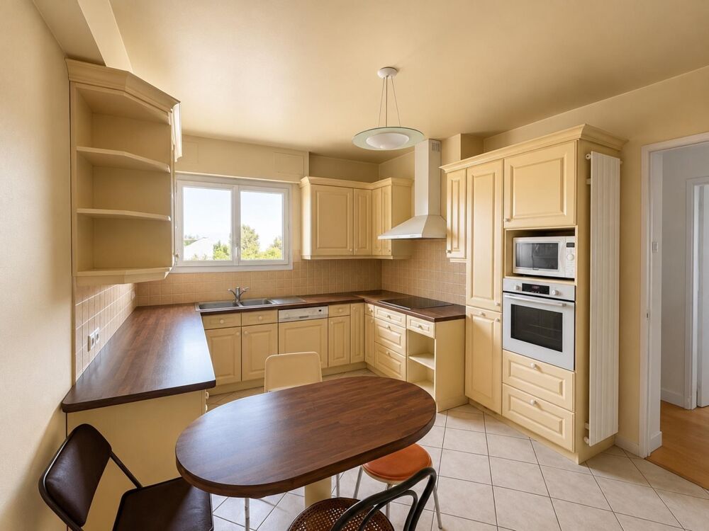 Appartement dException 204 m²  Résidence Privée Sécurisée  Balcon, Parkings, Cave  Saint-Nom-La-Bretèche