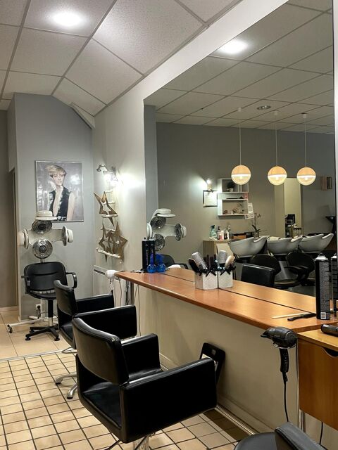   Oisemont : Cause retraite, salon de coiffure pleine activité. 