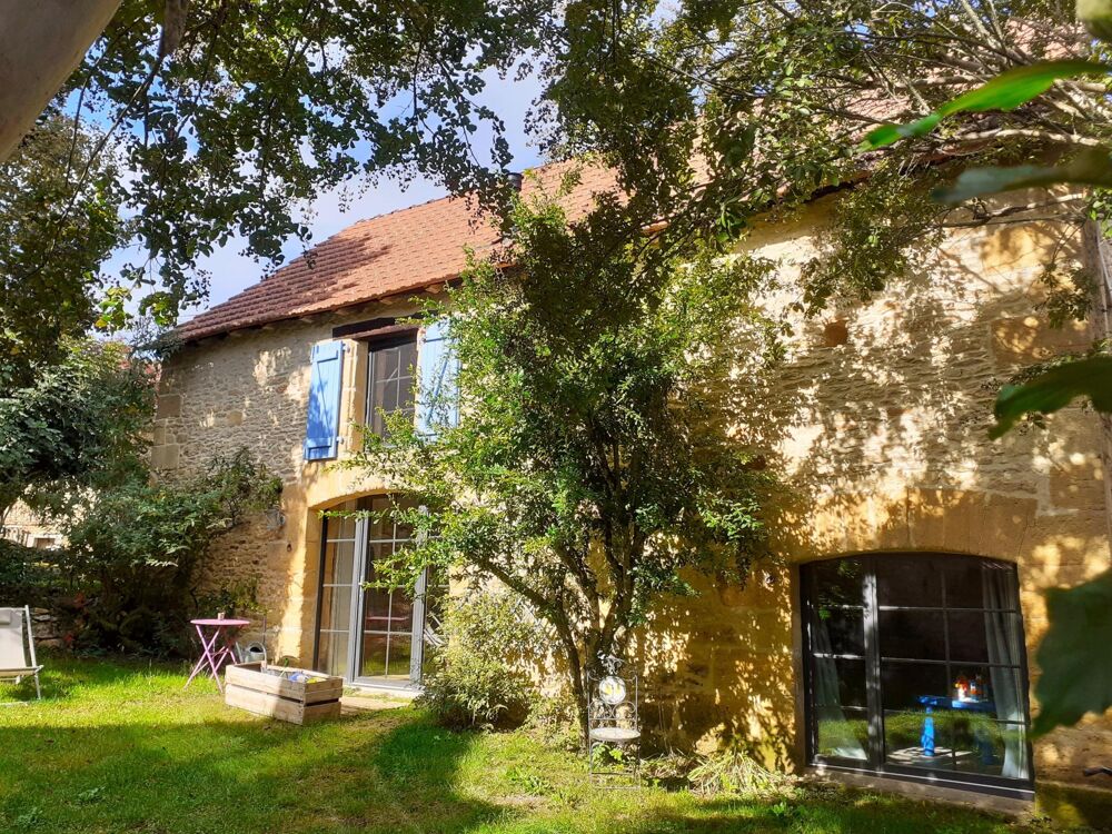 Vente Maison Propriété en pierre rénovée avec maison, 3 gîtes, bassin de détente et fort potentiel locatif – Périgord Noir Saint-cyprien