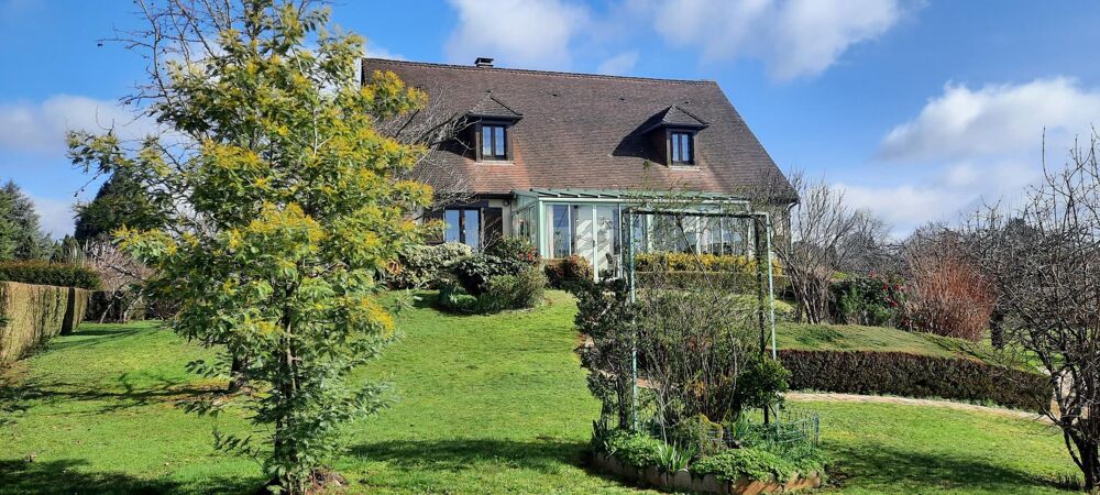 Maison 6 pièces de 219 m2 avec atelier et car port