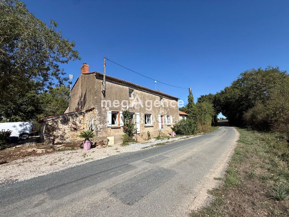 Corps de ferme avec une grange de 450m2 en pierre !