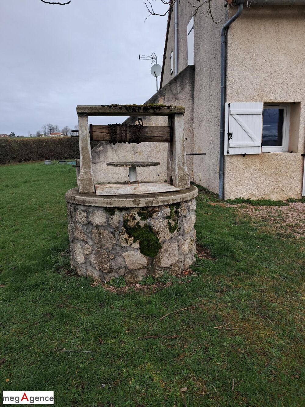 Vente Maison Maison 2 chambres d�pendances sur 3782 m� terrain Perigny