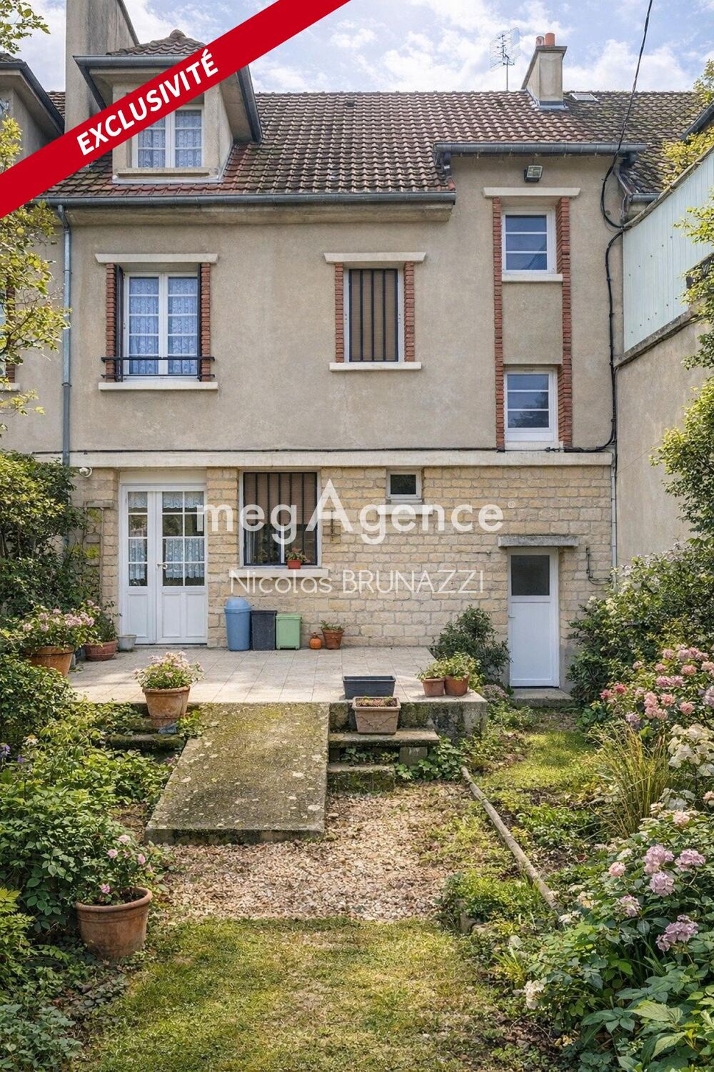 Vente Maison Une maison de ville de caract�re avec garage et ext�rieur en plein c�ur de Vimoutiers. Vimoutiers