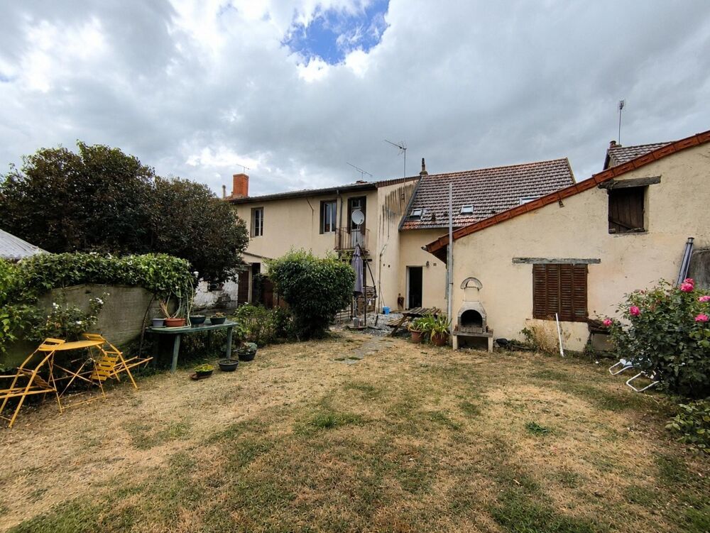 Vente Maison Ensemble de 3 maisons, nombreuses possibilités Durdat-larequille