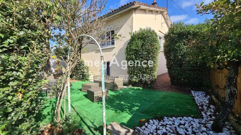   3 Chambres, bel espace en pelouse avec 2 garages. Maison - 7 pi�ce(s) - 103 m�