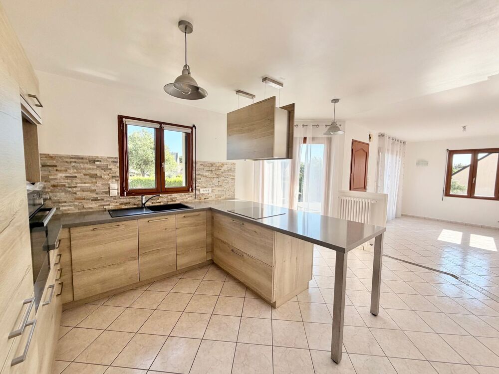 Maison familiale 121 m²  4 chambres  Sous-sol complet  Terrain clos de 606 m²