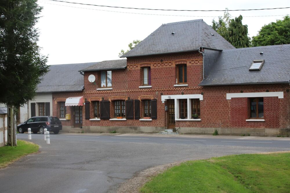 Vente Immeuble Aumale :  Investisseurs, Immeuble composé de 2 appart, 4 studios. Bon rendement. Marques