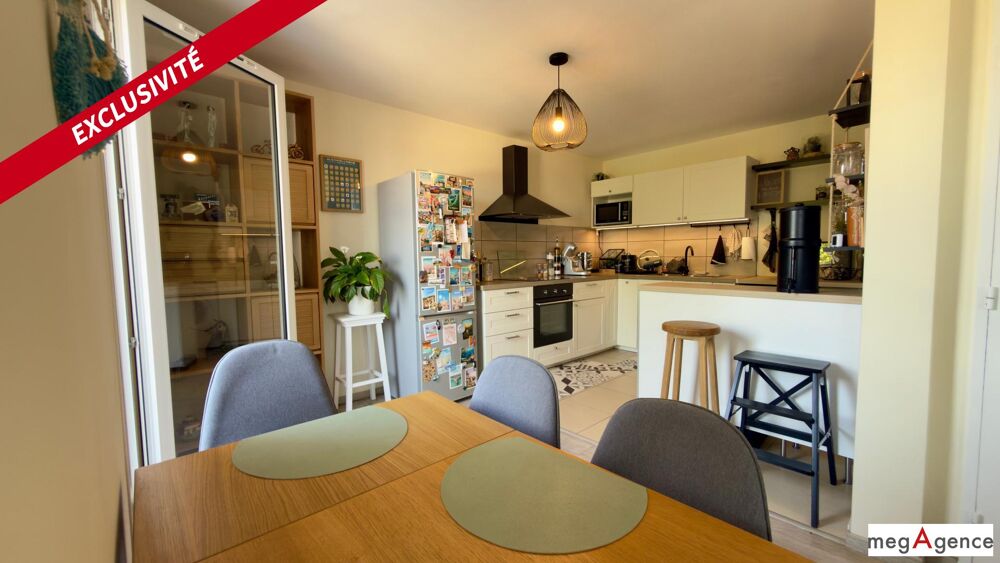 Appartement duplex rénové, spacieux, vue dégagée.