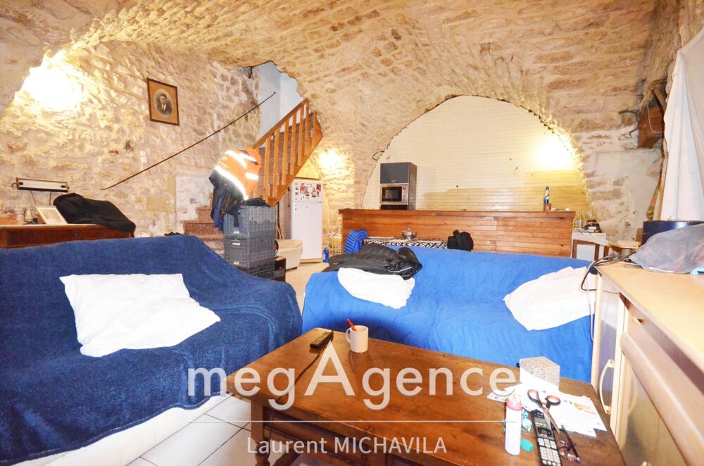 Grande maison de village avec cours à beau potentiel