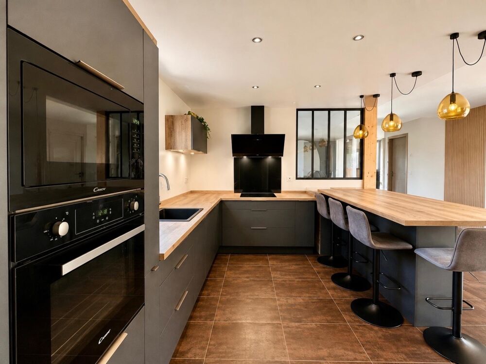 Maison moderne avec trois chambres